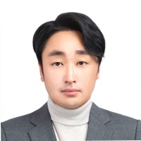 최영욱