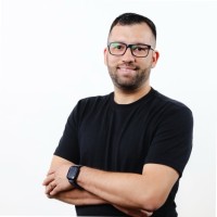 Jhonatan G.