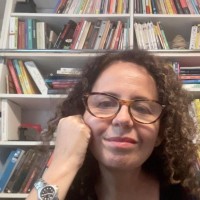 Adriana Salles Gomes