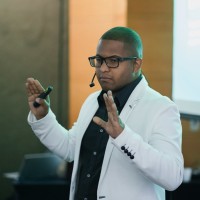 Esdras Araújo
