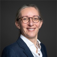 Marieke Van Os - Priester