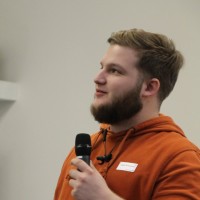 Lukas S.