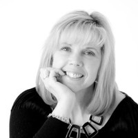 Paula Calton