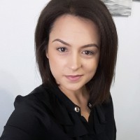 Elena Kiss