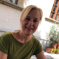 Monika Hallová