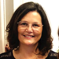 Shelley Lowes