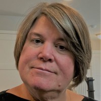 Richelle Anhalt