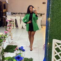 Lesly R V
