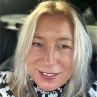 Simone De Jong