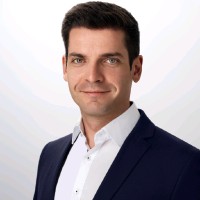 Viktor L.