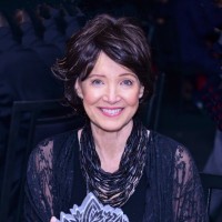 Diane M Francis