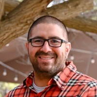 Eric Mugica, Tlo