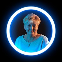 Lynda Holt