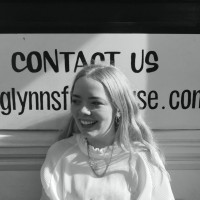 Izzie W.