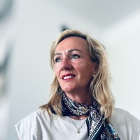 Jacqueline Van Maanen
