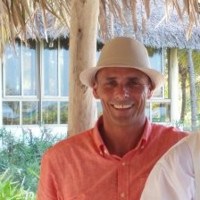 Darren Holt