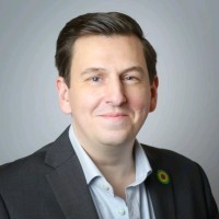 Nicholas Ralph