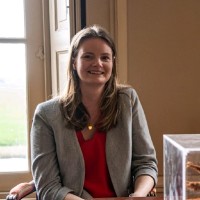 Stefanie Van der Geest