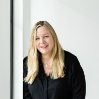 Karen Niedermeyer, Ains