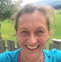 Suzanna De Vries