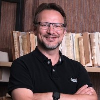 🌐 Victor Pikula