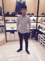 李含伟