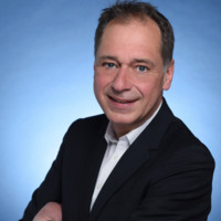 Dr. Karsten Bräuker