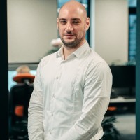 Anes Erik Bakija