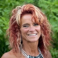 Juli Hall