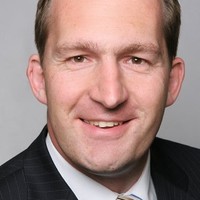 Henning Genzel