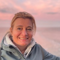 Astrid van den Broek