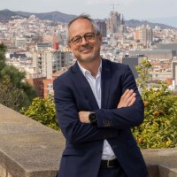 Dr. Eduard Cayón