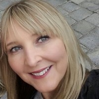 Claudia Roos