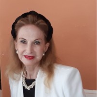 T. Diana Lewe Van Aduard De Macedo-Soares
