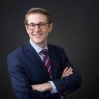 Dr. Stefan Wolf