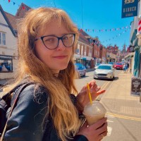 👓 Julia Shusterman