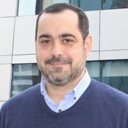 César M.