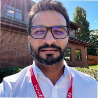Pradip Desai, Miet