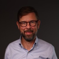 Tom Oakes