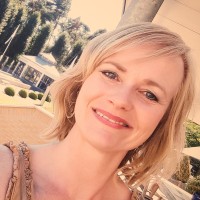 Nathalie V Raaij