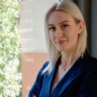 Dr. Gloria Shkurti Özdemir