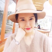 周依依