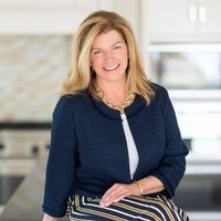 Lisa Hogan Luthringer
