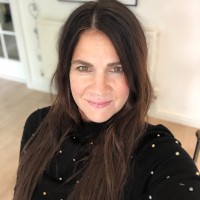 Zoe Reece - Promoting local businesses online and in print