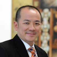 Raymond Lee