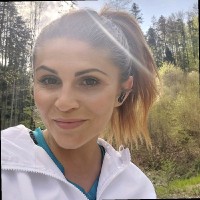 Júlia Holiačová