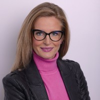 Zsuzsanna Szak