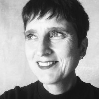 Naomi Foyle