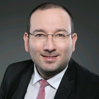 Dr. Emre Özeker