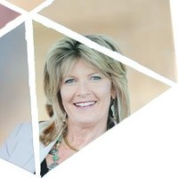 Dr.   Tina Sinclair